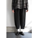 NO CONTROL AIR オクタグラムポリエステル 裾8タックパンツ