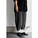 NO CONTROL AIR オクタグラムポリエステル 裾8タックパンツ