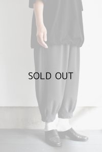 NO CONTROL AIR オクタグラムポリエステル 裾8タックパンツ