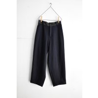 vmヴ―ム ライトウールサージ ワイドテーパーラインパンツ